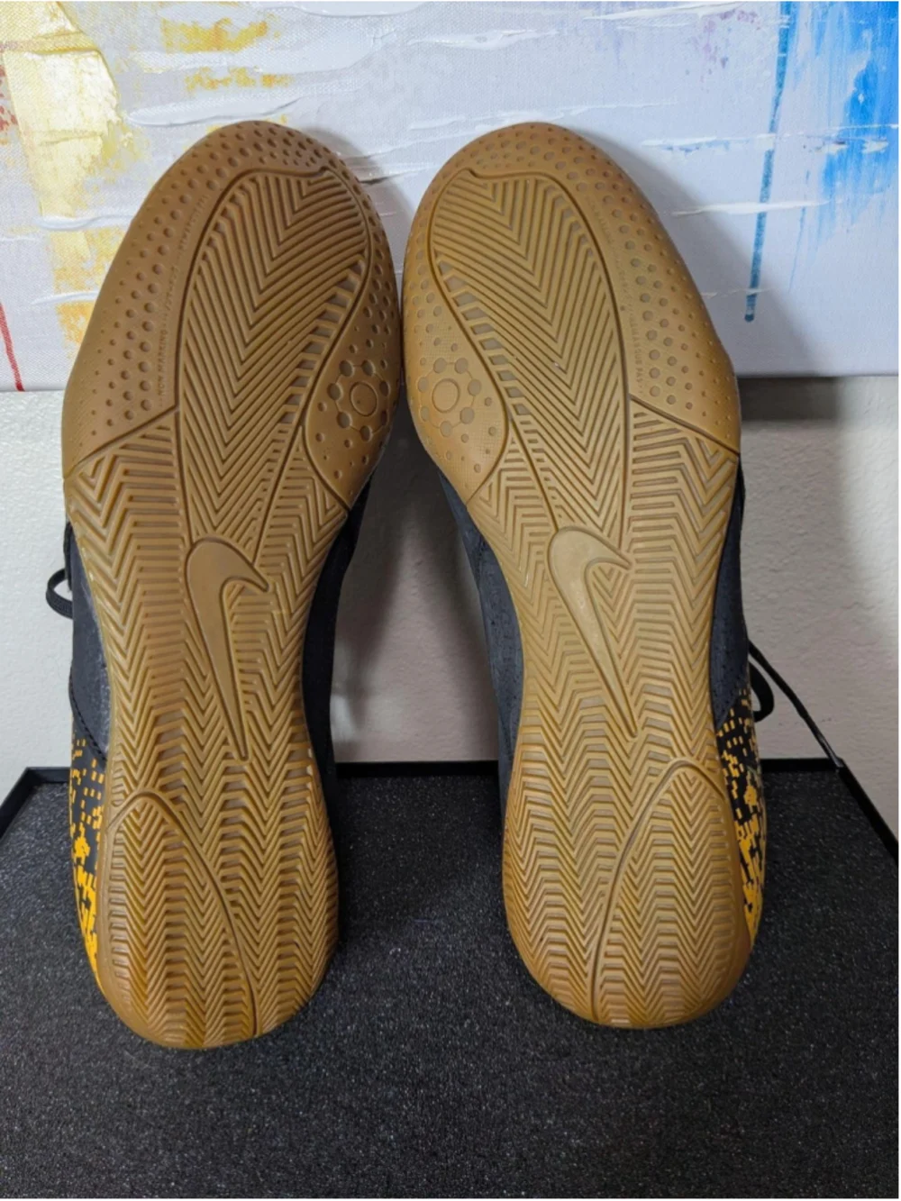 Nike Indoor Soccer Shoes Mens Size 10 Black Yellow Gum Sole Sneakers 573875-002